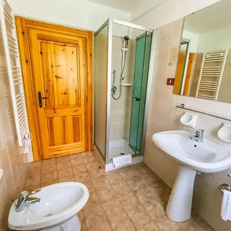 Il Paradiso לינה וארוחת בוקר 3*